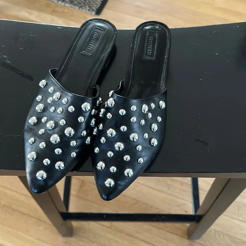 Black with silver nail head slides on sz9 like new. Dress up or down - Picture 1 of 6